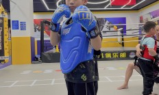 开云体育APP下载-拳击冠军挥拳如风，打破僵局