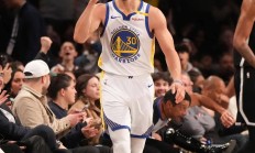 开云体育-勇士击败湖人，强势登顶西部的简单介绍