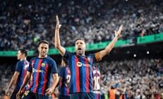 开云体育官方网站-高潮迭起！西班牙足球联赛赛场上的激烈竞争！