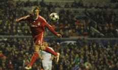 开云下载-欧洲精英联赛战火焚城，球员竭尽全力