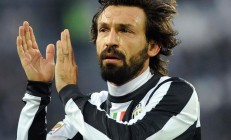 开云体育在线-两条赛道，一种极速，当F1红灯熄灭，姆巴佩正穿过最后一名后卫