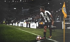 开云体育中国-双线告破，东契奇孤星闪耀，绿军轻取活塞终结最后悬念