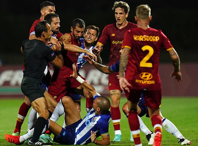 包含罗马苦战逼平,保住排名优势的词条 包含罗马苦战逼平,保住排名优势的词条