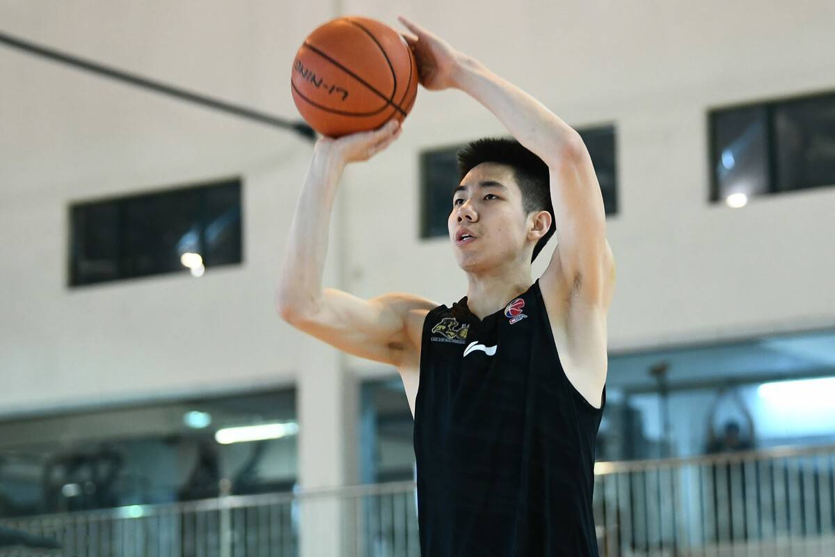 河南男篮大胜一场,给球迷惊喜连连 河南男篮大胜一场,给球迷惊喜连连