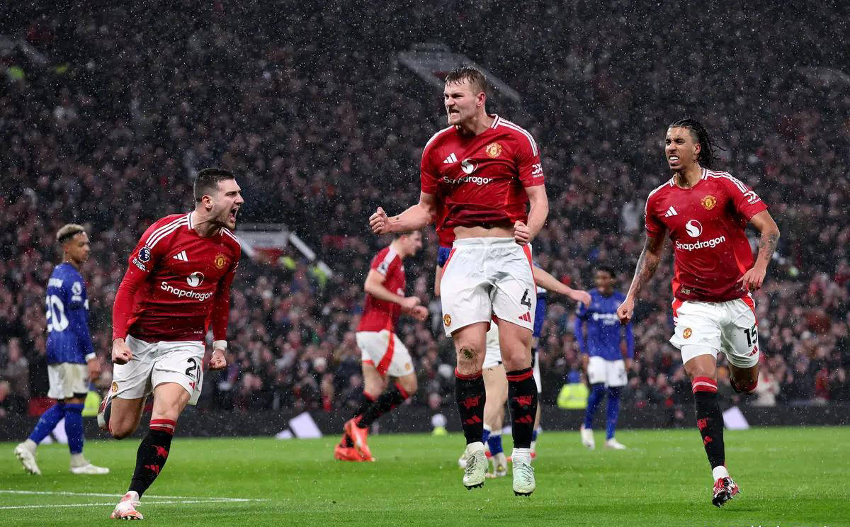 老特拉福德将上演巴塞和曼联的生死大战