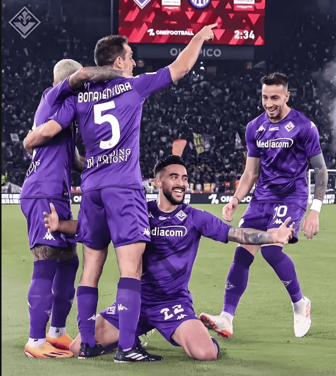 佛罗伦萨球队对阵对手展现团结一致的简单介绍 佛罗伦萨球队对阵对手展现团结一致的简单介绍