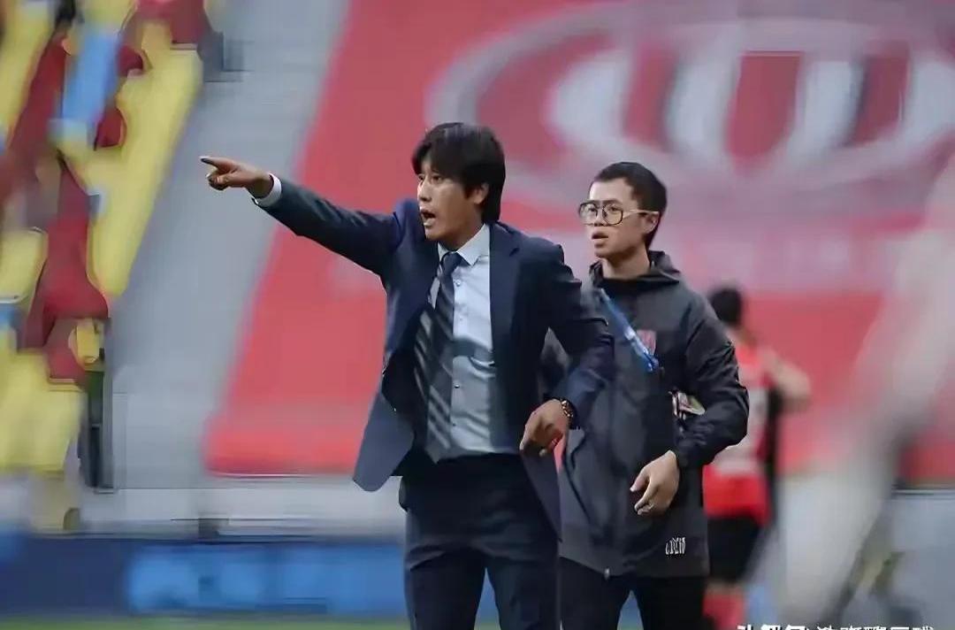 球队在关键时刻展现出冷静果断的态度 球队在关键时刻展现出冷静果断的态度