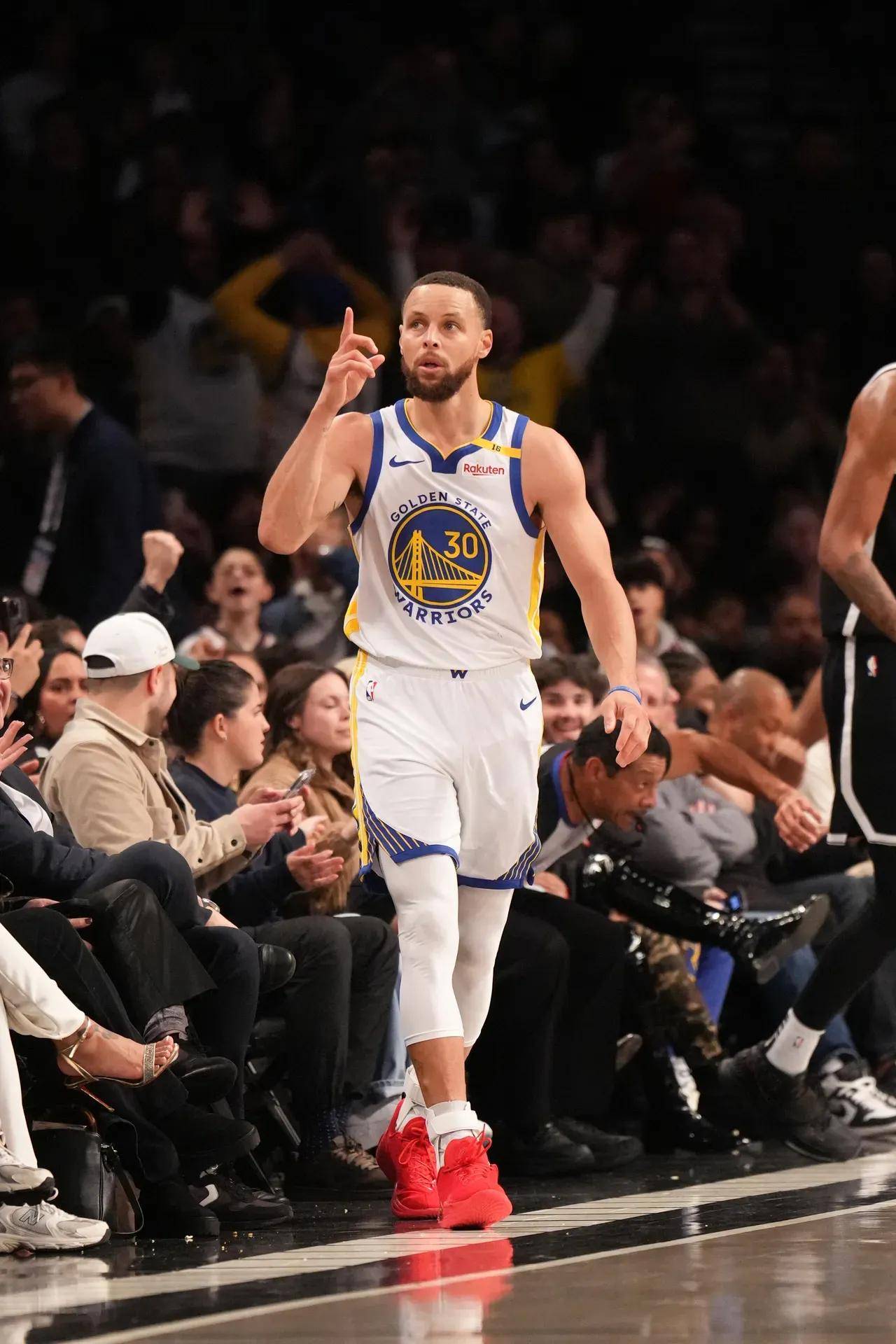 勇士击败湖人,强势登顶西部的简单介绍 勇士击败湖人,强势登顶西部的简单介绍