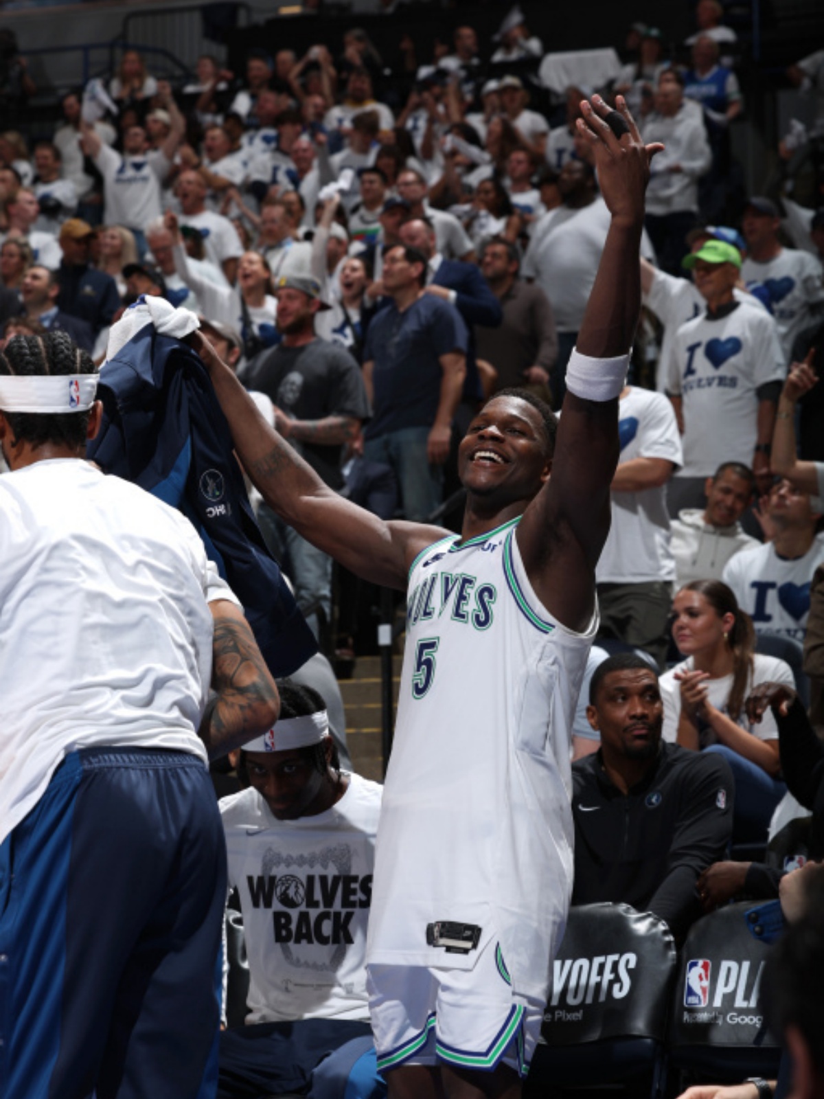 森林狼队负于掘金队,遭遇两连败 森林狼队负于掘金队,遭遇两连败