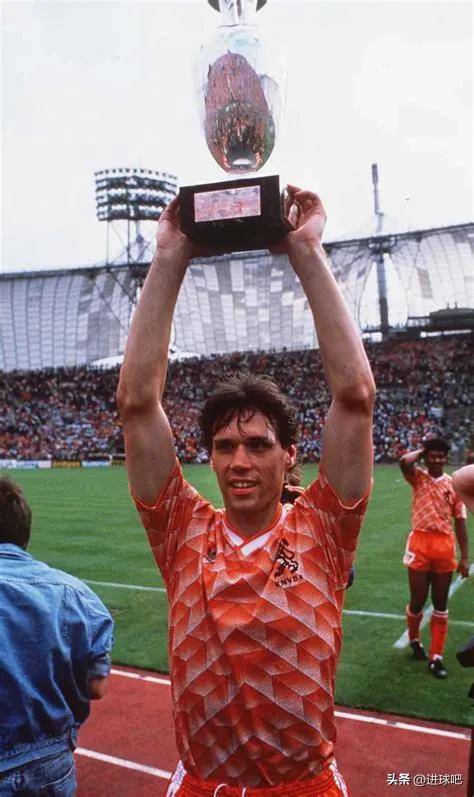 荷兰队表现出色，成功晋级八强