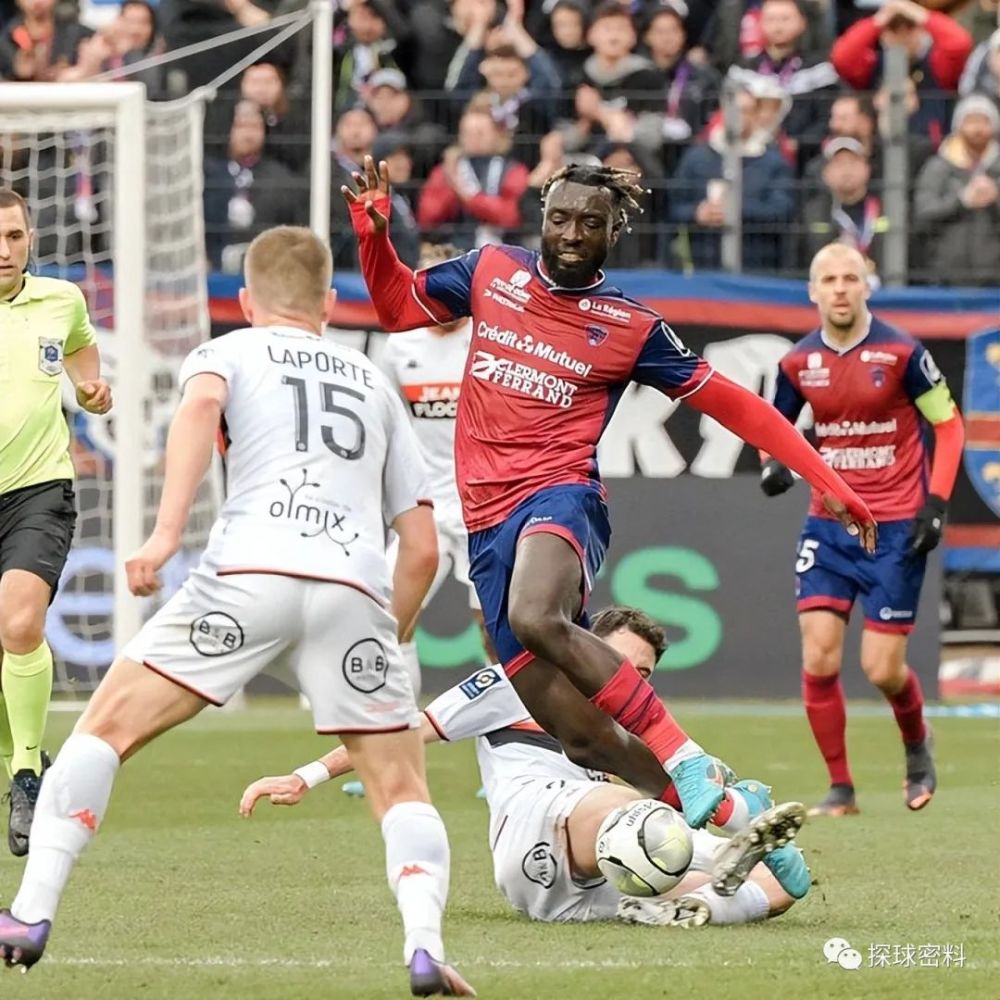 克莱蒙队在场上展现出了快速的进攻节奏 克莱蒙队在场上展现出了快速的进攻节奏