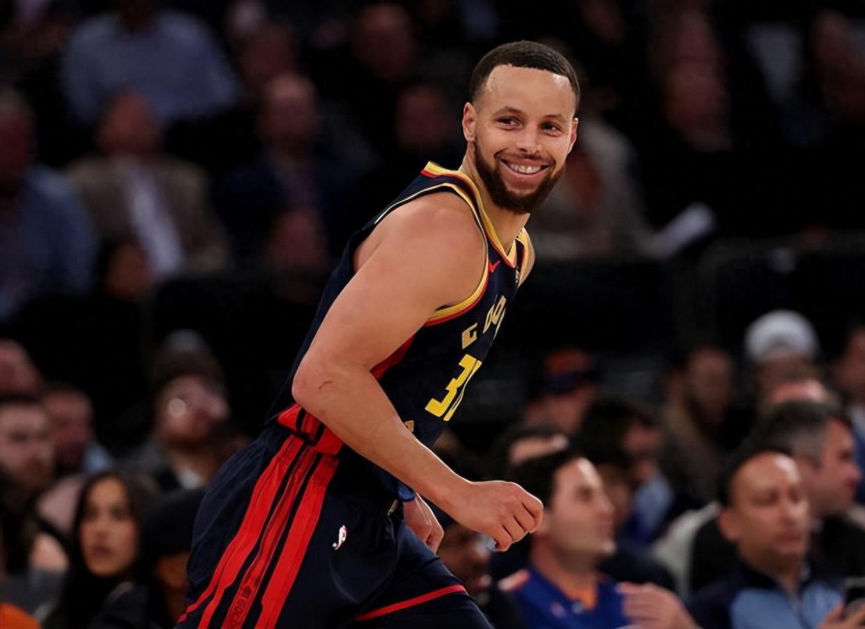 勇士再胜尼克斯，库里表现强势