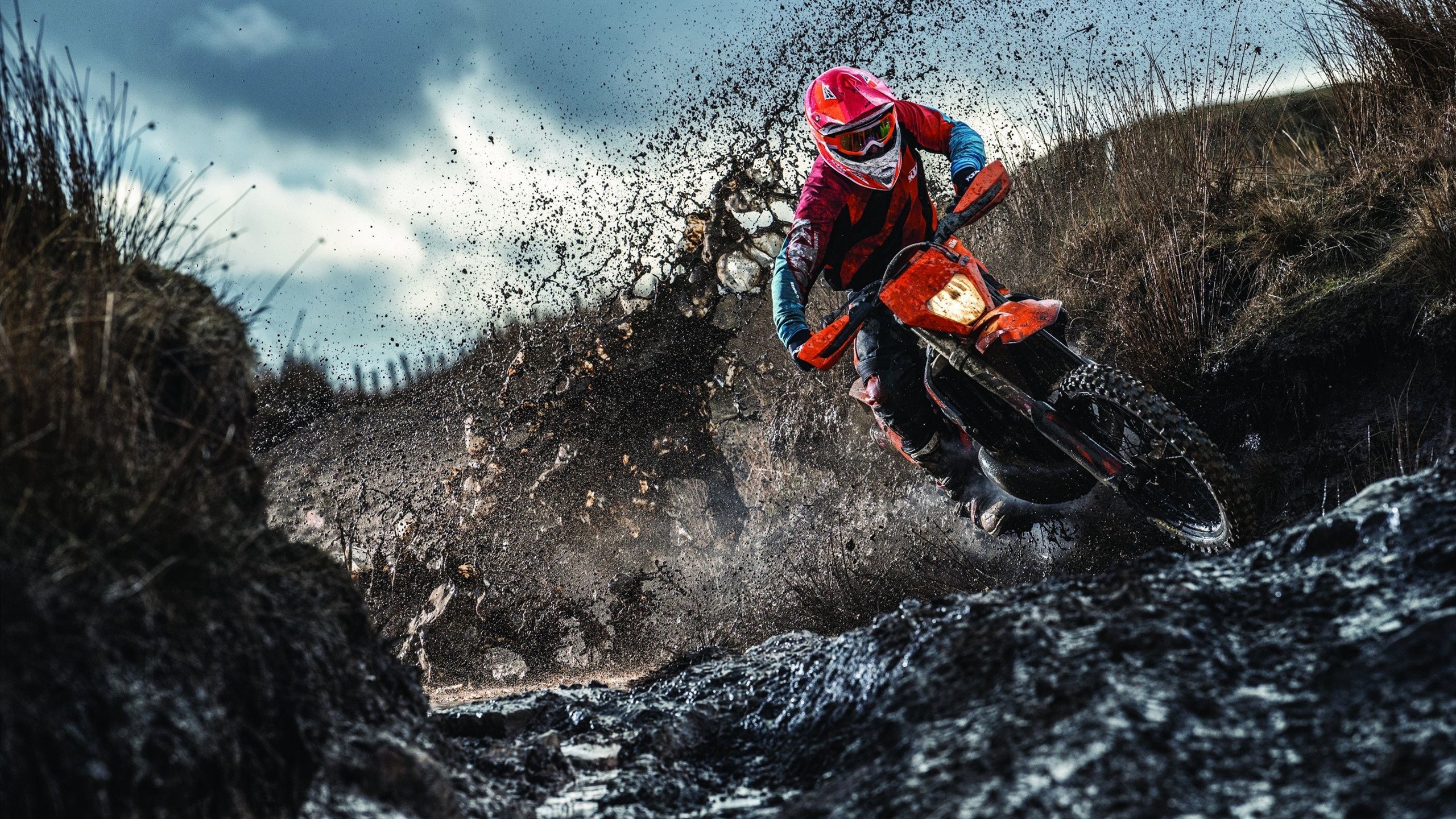 挣脱锁链的炼金术—当米切尔在猛龙的钢铁丛林里完成压力淬火