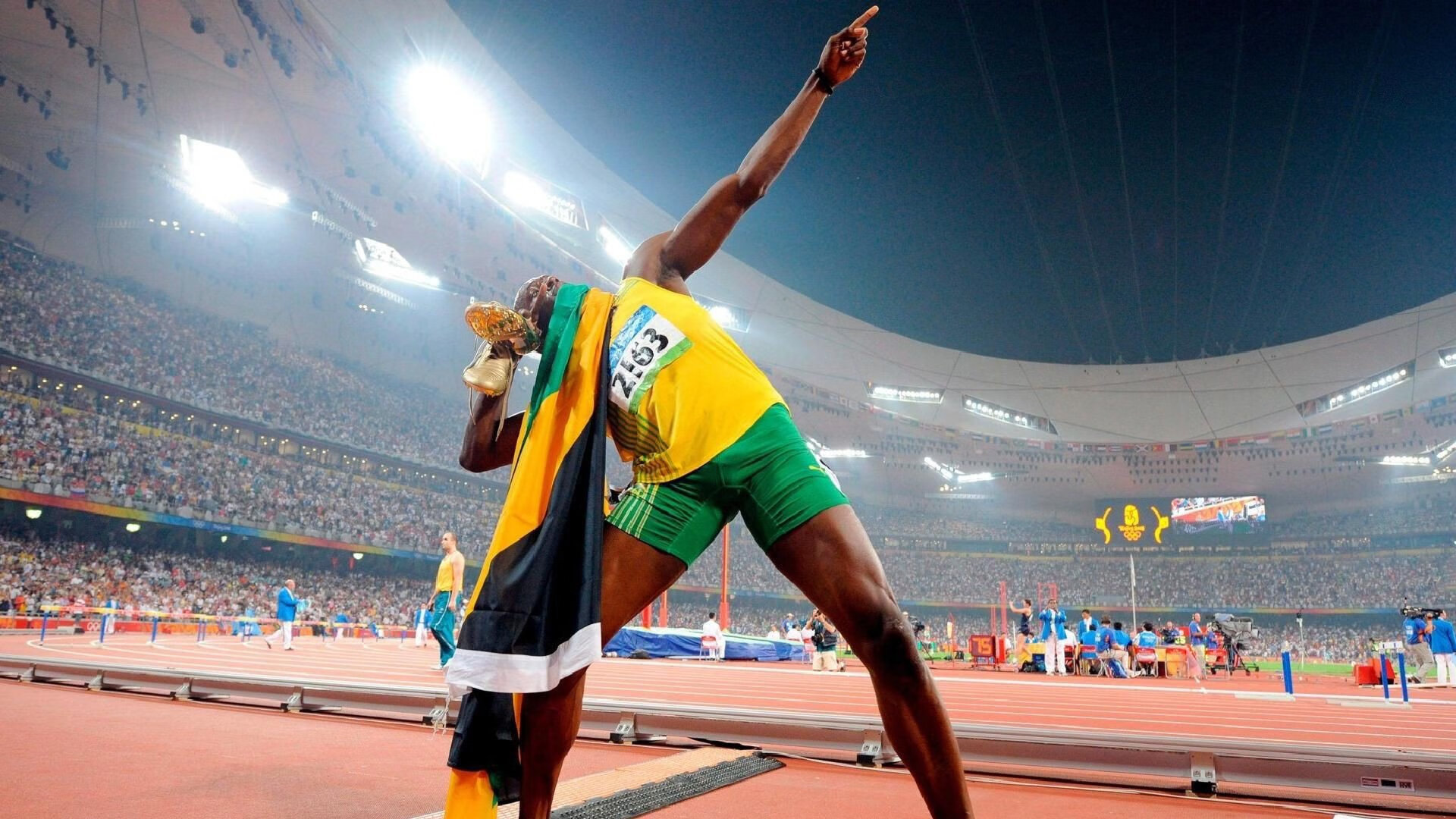 马龙在看台上悄悄计算